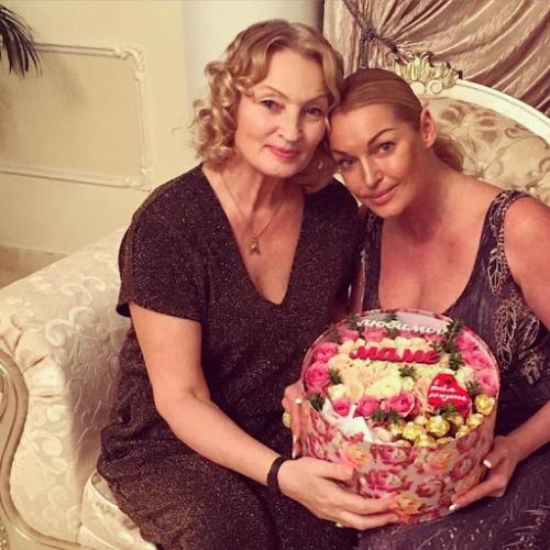 Мать волочковой общается с ней ради денег. 01 Мать волочковой общается с ней ради денег. 01