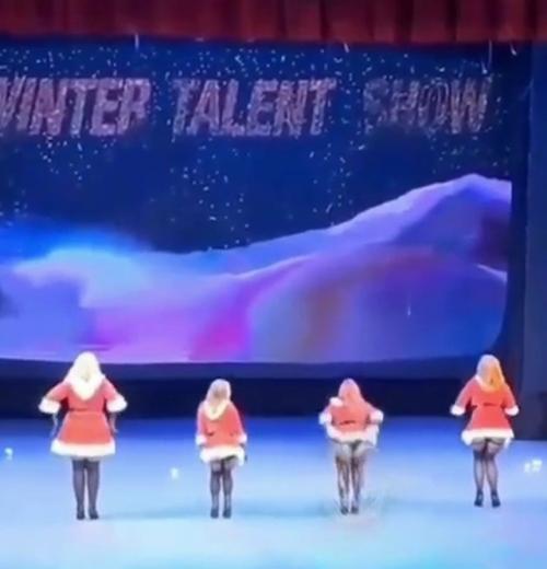 Скандальное шоу в нижнем Тагиле: снегурочки возмутили родителей. 01