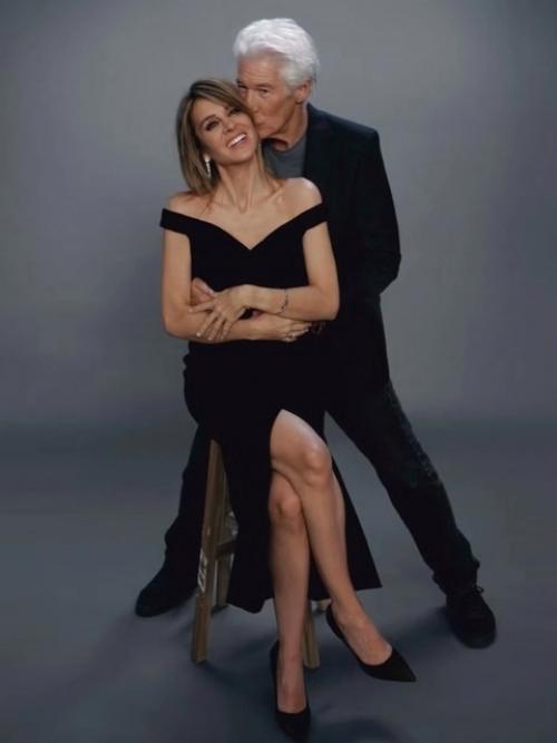 75-Летний Ричард Гир и его молодая жена Александра Сильва в новой фотосессии. 02