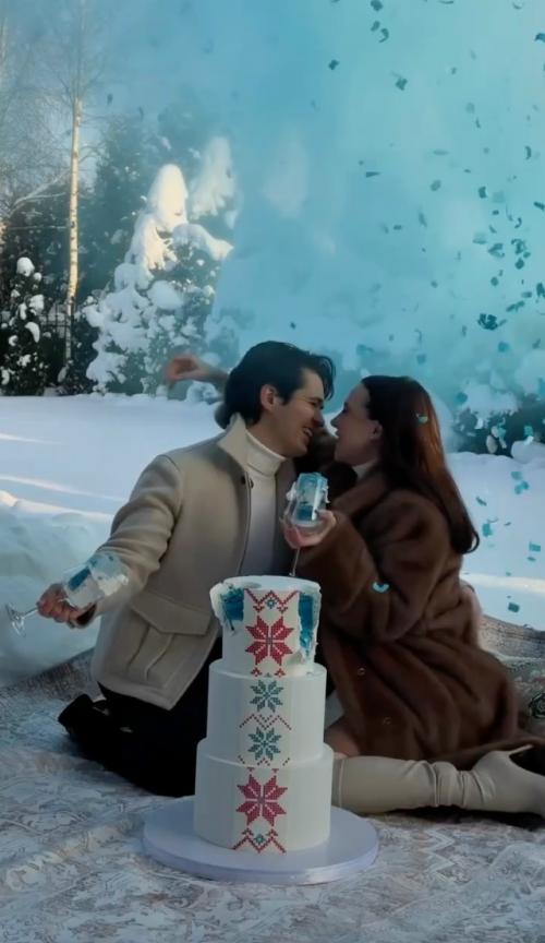 Лерчек и ее возлюбленный, аргентинский танцор Луис сквиччиарини, узнали пол будущего ребёнка. 02