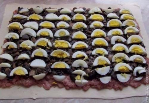 Мясной рулет с грибами в слоеном тесте. 08 Мясной рулет с грибами в слоеном тесте. 08
