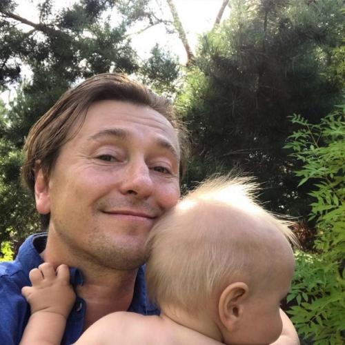 Замечательная семья!  Сергей Безруков и Анна матисон. 01