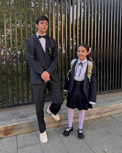 В интернете вновь активизировались конспирологи, обсуждающие внешнее сходство сына Анастасии стоцкой и Филиппа Киркорова. 01