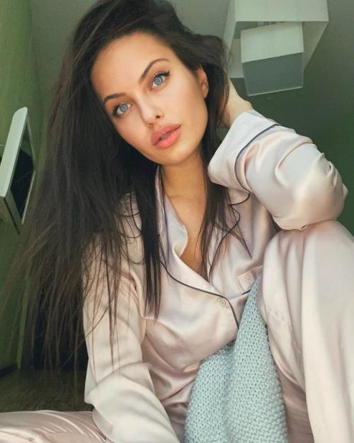 Российский двойник Анджелины Джоли. 02