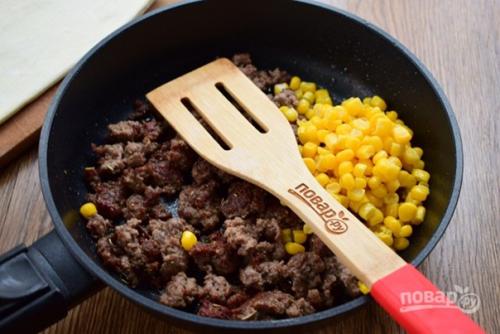Быстрые пирожки с фаршем, сыром и кукурузой. 02 Быстрые пирожки с фаршем, сыром и кукурузой. 02