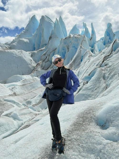 Барановская в Антарктике из-за сильного шторма застряла.

