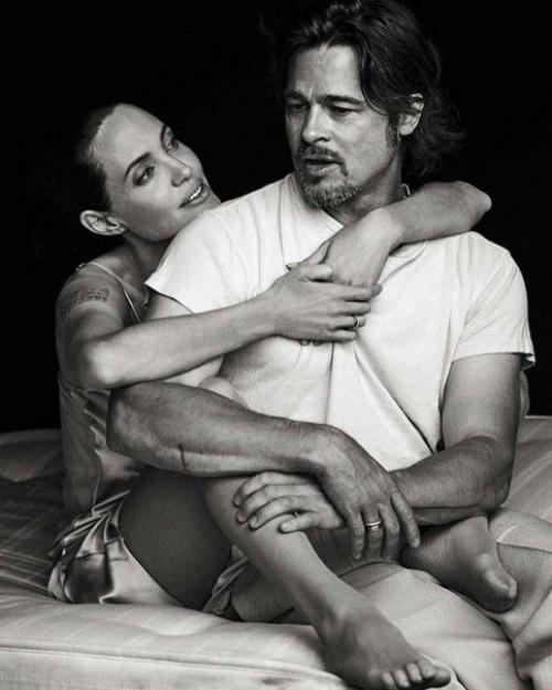 Самой красивой голливудской парой первых двух десятилетий 21 века признали Анджелину Джоли и Брэда питта. 02