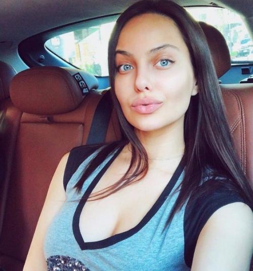 Узнали эту девушку? 06