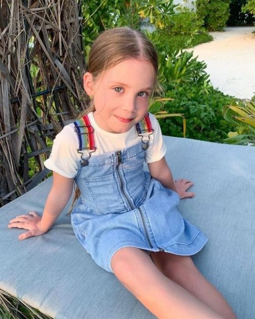 Прелестная дочурка Кристины асмус и Гарика харламова. 01