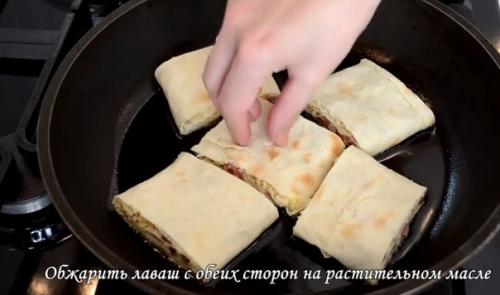 Жареный лаваш с колбасой и сыром. 02