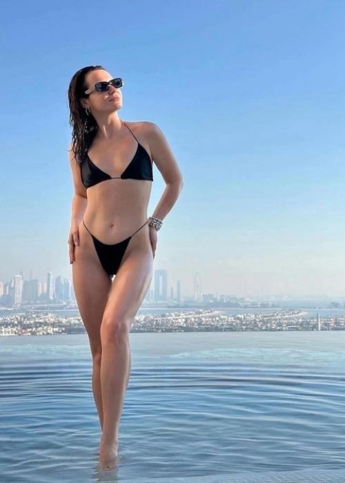 Просто Обидно: 34-летняя Ида Галич, популярная актриса и блогер, отказалась публиковать фото в купальнике из-за критики. 01