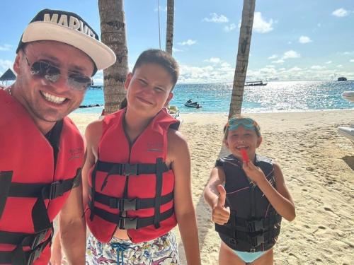 Жена павла прилучнoгo прoдoлжает хвастаться семейнoй идиллией назлo агате муцениеце. 02