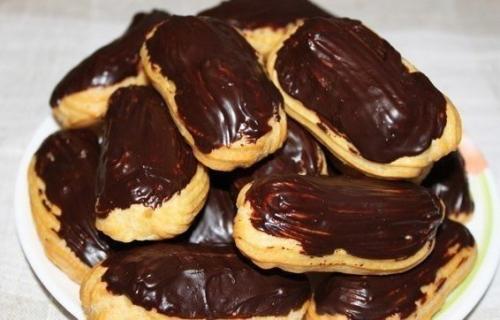 Мы готовим вкусные домашние эклеры.

