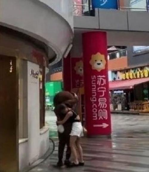 Парень, работал аниматором, но он скрывал это от своей девушки. 04