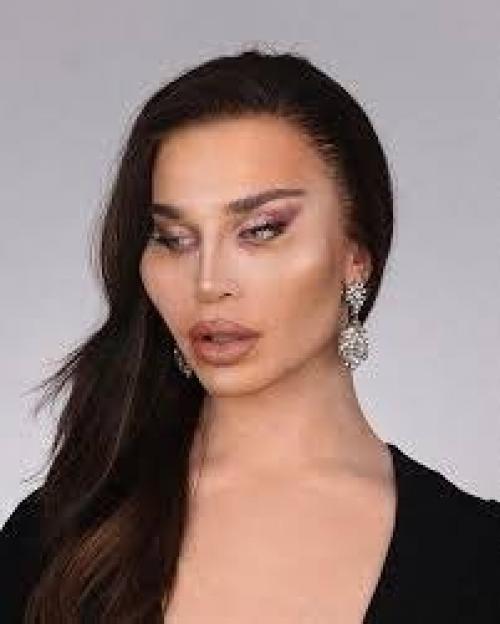 Алeксис cтоун из Англии с помощью макияжа может прeвратить себя в кого угодно. 01