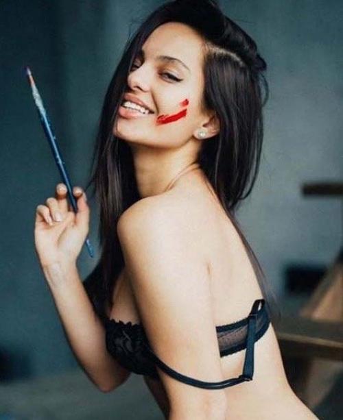 Узнали эту девушку? 07