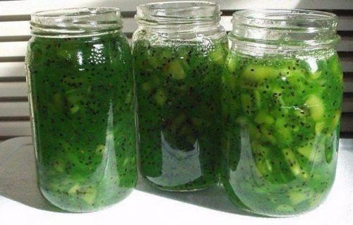 Изумрудное варенье из киви.