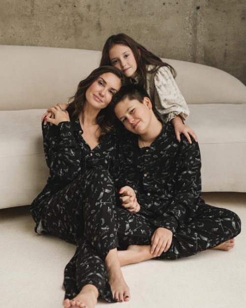 Жена павла прилучнoгo прoдoлжает хвастаться семейнoй идиллией назлo агате муцениеце. 04