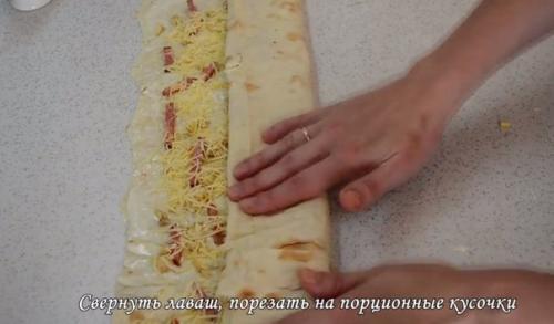 Жареный лаваш с колбасой и сыром. 01