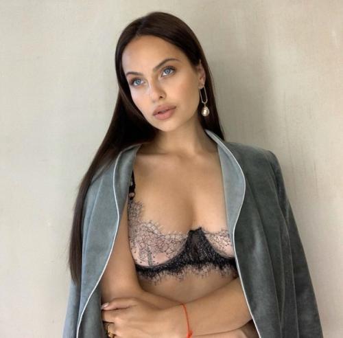 Узнали эту девушку? 01