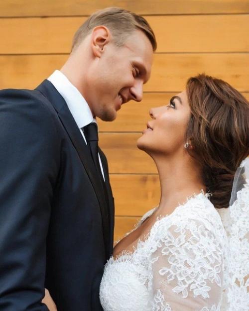 И разница в возрасте им не помеха. 03