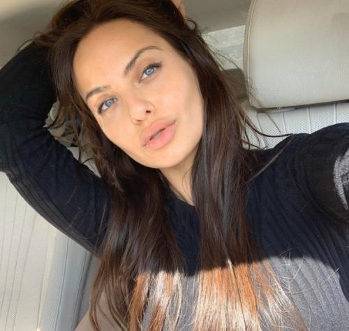 Узнали эту девушку? 03