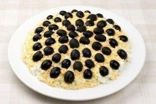 Салат Подсолнух.  Наверное, многие слышали об этом салате, но далеко не каждому приходилось готовить его лично. 08