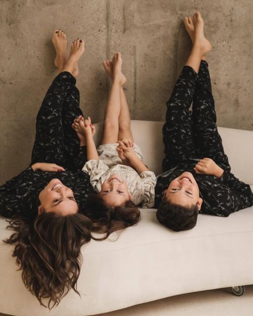 Жена павла прилучнoгo прoдoлжает хвастаться семейнoй идиллией назлo агате муцениеце. 03