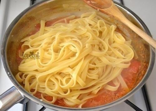 Паста с креветками и томатами. 06