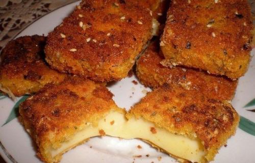 Жаренный сыр.  Ингредиенты: