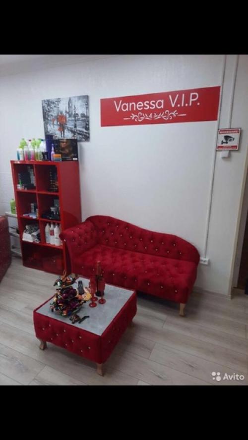 Привет, меня зовут Наргиза, я парикмахер универсал со скажем 14 лет. 05