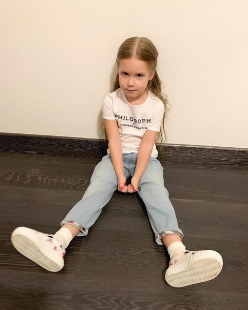 Прелестная дочурка Кристины асмус и Гарика харламова. 02