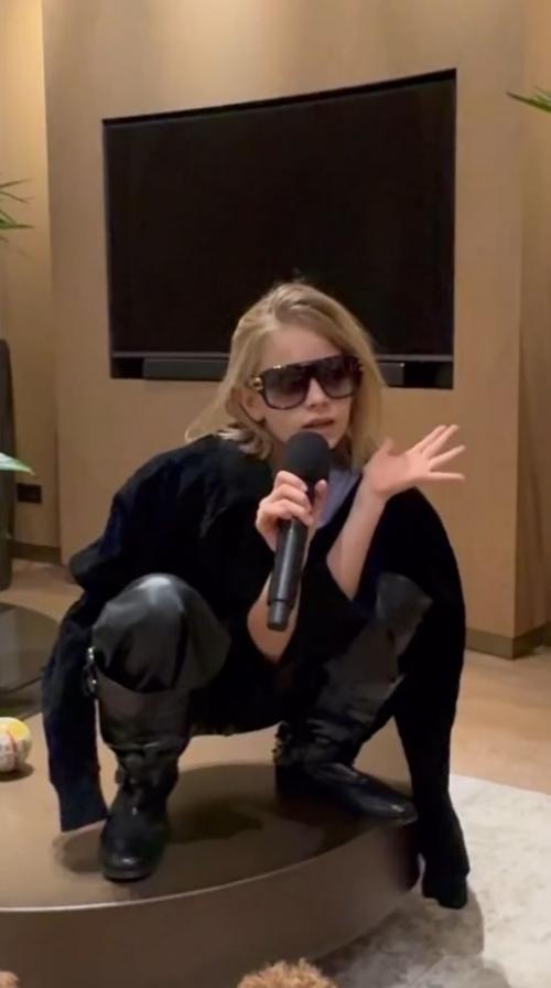 Дочь тимати прочитала трек Eminem'а. 

