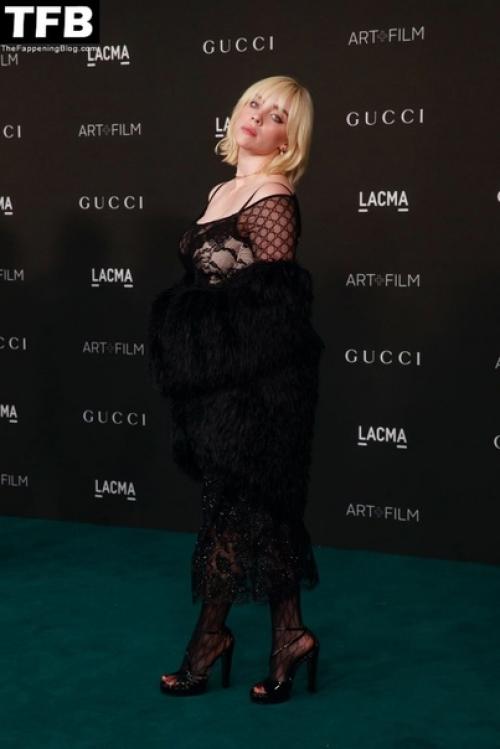 До сих пор жалко, что из Билли айлиш со своим классным ярким стилем, стилисты стали делать шальную императрицу. 04