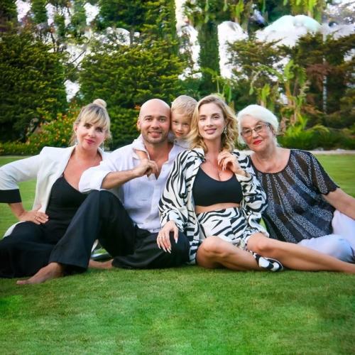 Ведущий дома-2 Андрей Черкасов и его жена Кристина устроили гендер - пати, на которой узнали пол будущего ребенка. 06