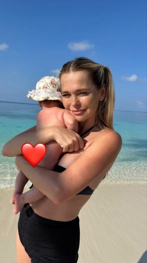 Анна хилькевич показала, как выглядит ее живот спустя месяц после третьих родов. 01