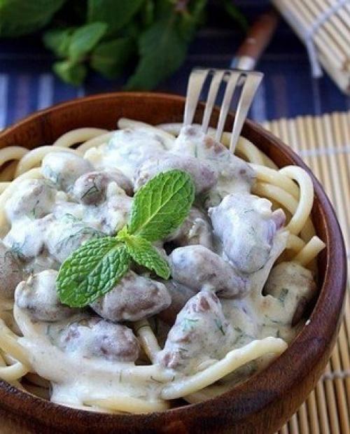 Куриные сердечки в сырном соусе. Куриные сердечки в сырном соусе.