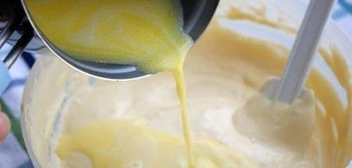 Бисквит на горячем молоке. 04