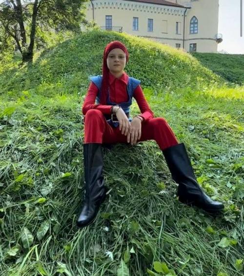 12-Летнего сына Яны рудковской и Евгения Плющенко - Александра, известного как гном гномыч, госпитализировали после ледового шоу. 01