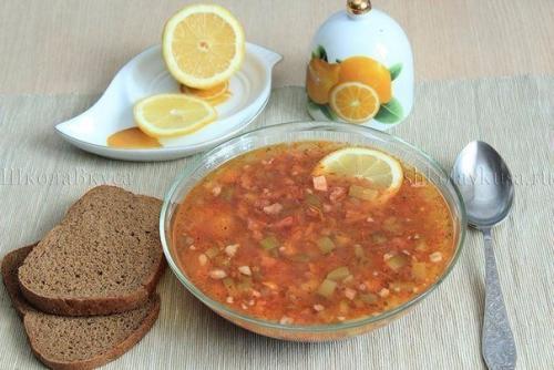 Солянка с колбасой. Солянка с колбасой.