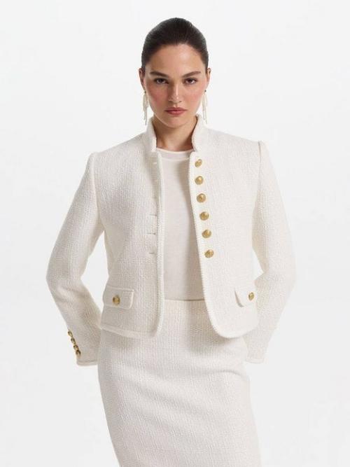 Осенью - 2024 твидовые жакеты продолжают ассоциироваться с утонченным стилем old Money. 02