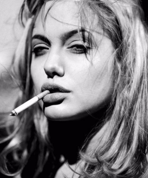 Молoдая и дepзкая Анджелина джoли. 01