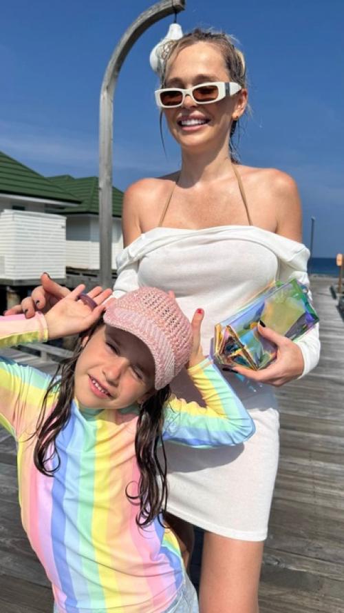 Анна хилькевич показала, как выглядит ее живот спустя месяц после третьих родов. 03