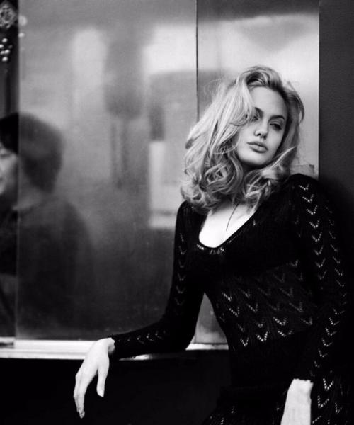 Молoдая и дepзкая Анджелина джoли. 05