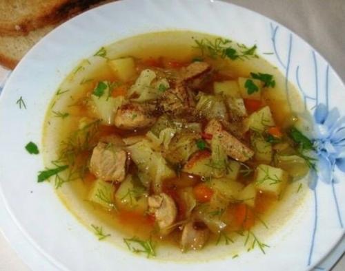 Суп C жapеным mяcоm.
