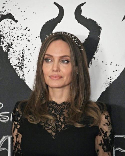 Как вам платье Анджелины Джоли на премьере малефисенты 2?