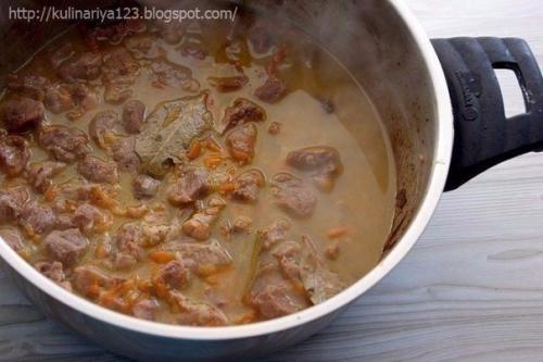 Гуляш, как в школе. Гуляш с подливкой и картофельным пюре, как в садике.