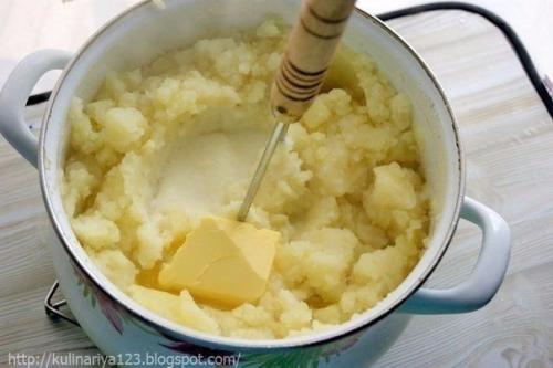 Гуляш, как в школе. Гуляш с подливкой и картофельным пюре, как в садике.