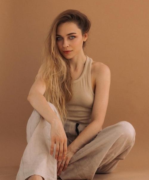 Анастасия Крылова - актриса российского кино, сыграла в Трудных Подростках. 04