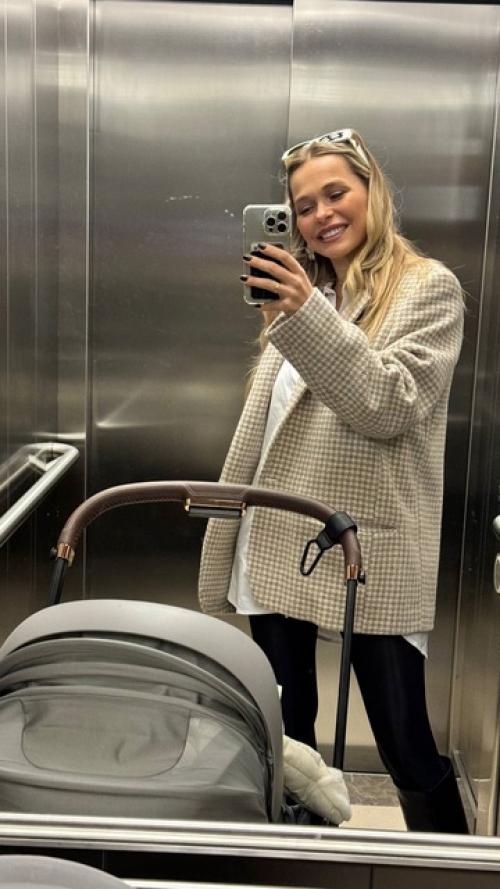 Анна хилькевич показала, как выглядит ее живот спустя месяц после третьих родов. 05